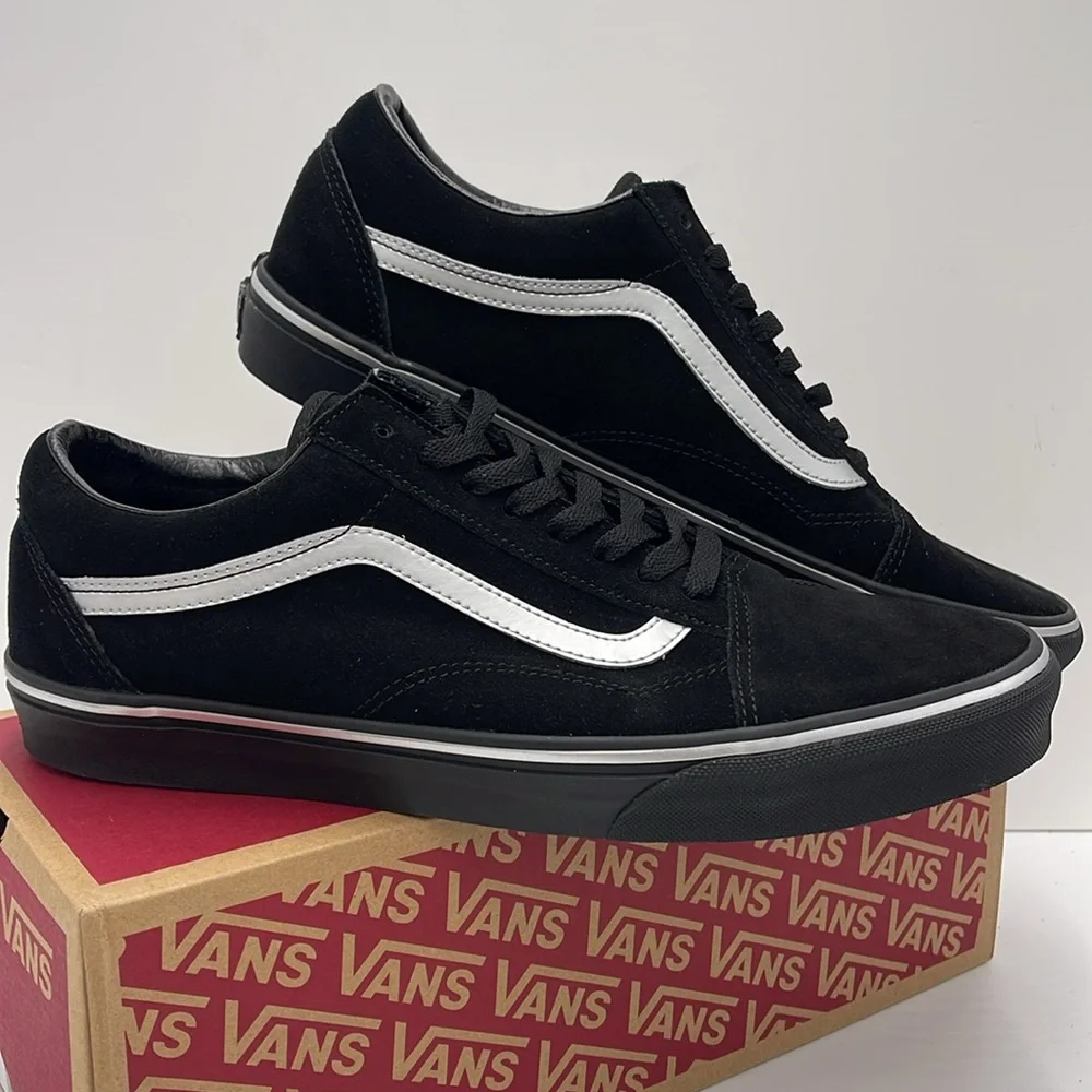 Vans Men’s Black and White Sneakers Old Skool
Metallic Black
VN000CT8BMA - Picture 7 of 16